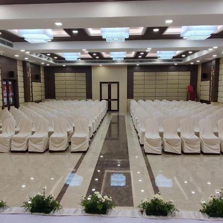 Sri Ram Hotel Тирунелвели Екстериор снимка
