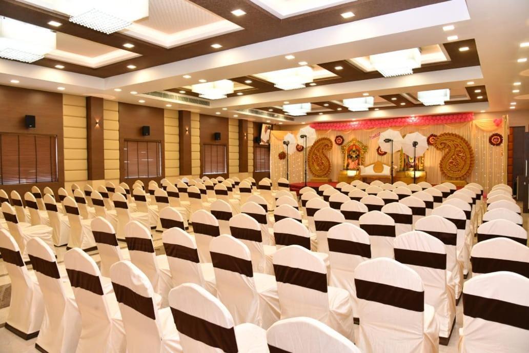 Sri Ram Hotel Тирунелвели Екстериор снимка