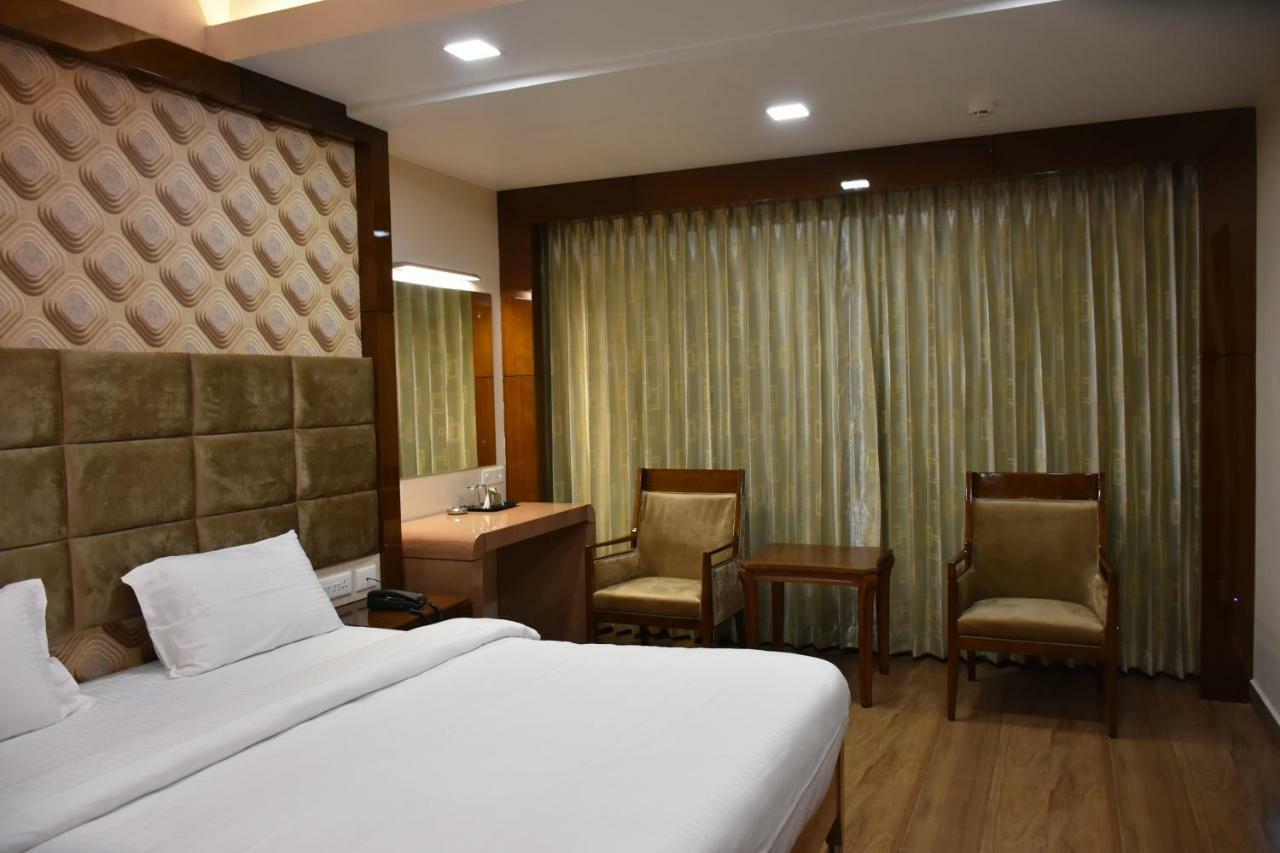 Sri Ram Hotel Тирунелвели Екстериор снимка